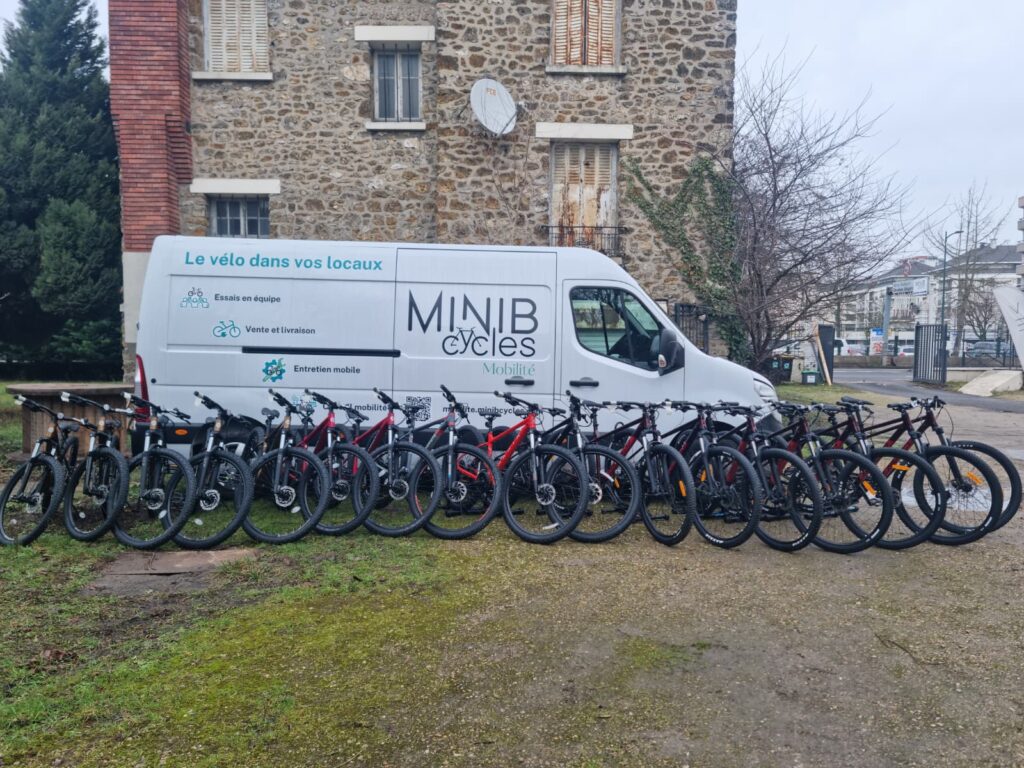 Vente vélo collège Epinay Sur Seine Camion atelier de MiniB Cycles Mobilité